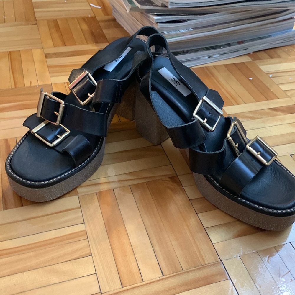 Platform sandals
